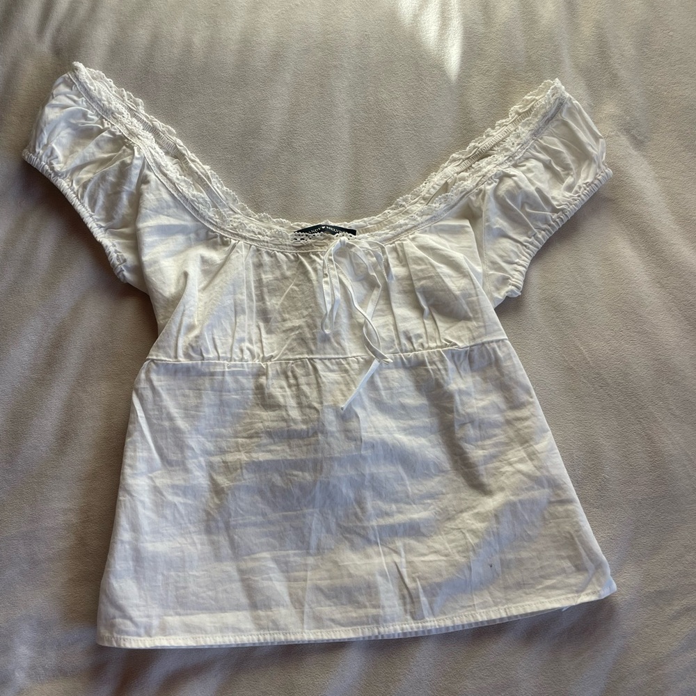 Brandy Melville White Puff Sleeve Ruffled top